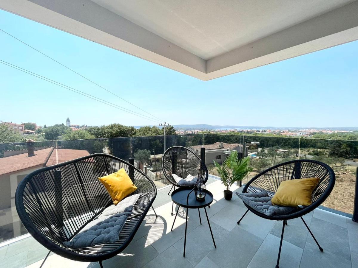 מדולין J&N Hill'S Residence With Swimming Pool מראה חיצוני תמונה