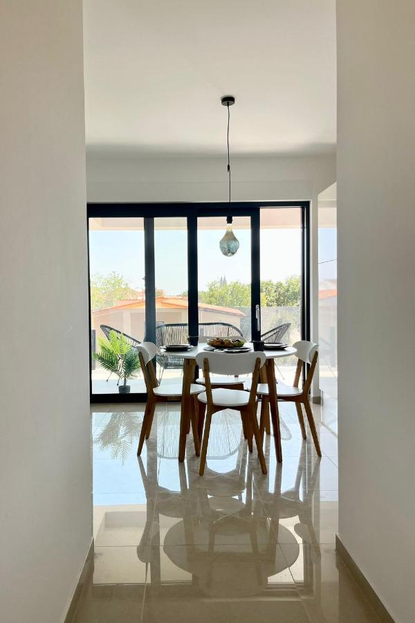 מדולין J&N Hill'S Residence With Swimming Pool מראה חיצוני תמונה