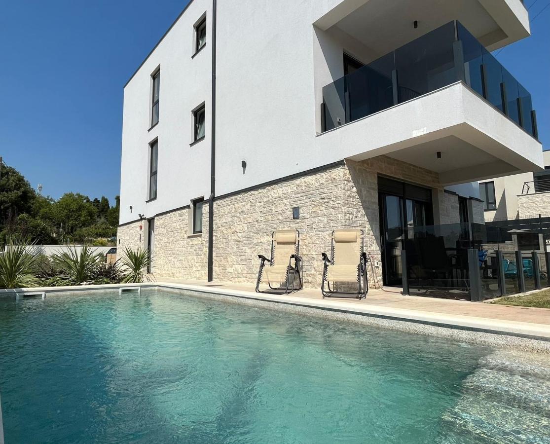 מדולין J&N Hill'S Residence With Swimming Pool מראה חיצוני תמונה