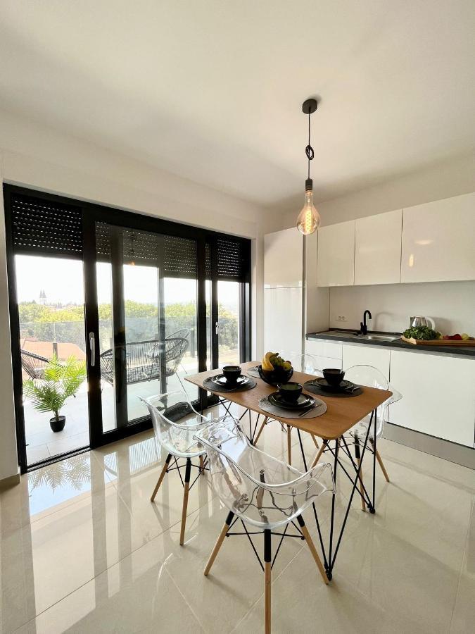 מדולין J&N Hill'S Residence With Swimming Pool מראה חיצוני תמונה