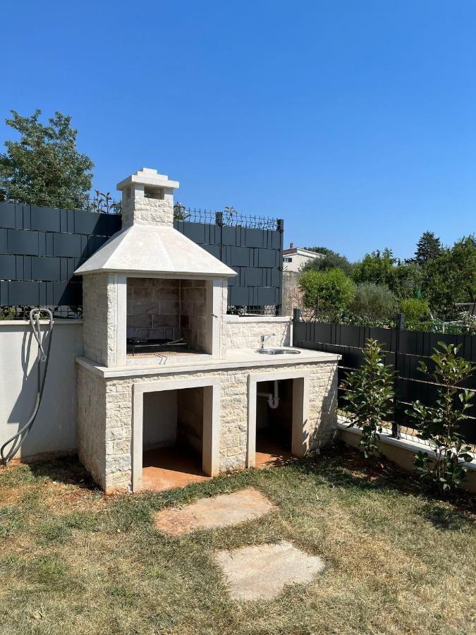 מדולין J&N Hill'S Residence With Swimming Pool מראה חיצוני תמונה